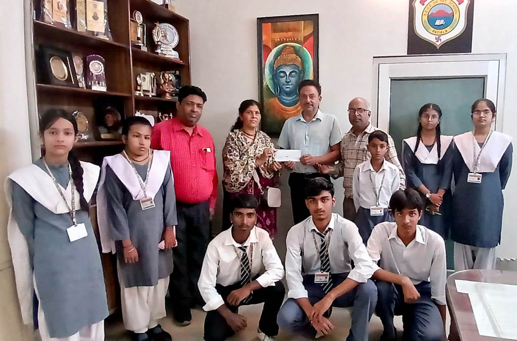 The All India Shiromani Mandir Parbandhak Committee Regd presented scholarships to promising students